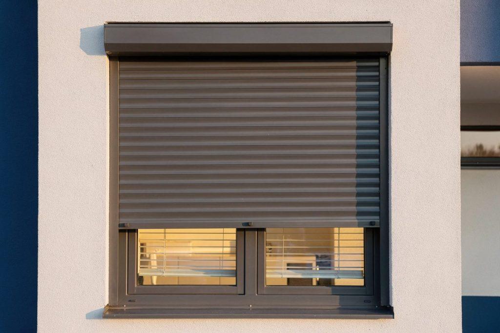 Rolläden, Jalousien & Beschattung – KE Fenster